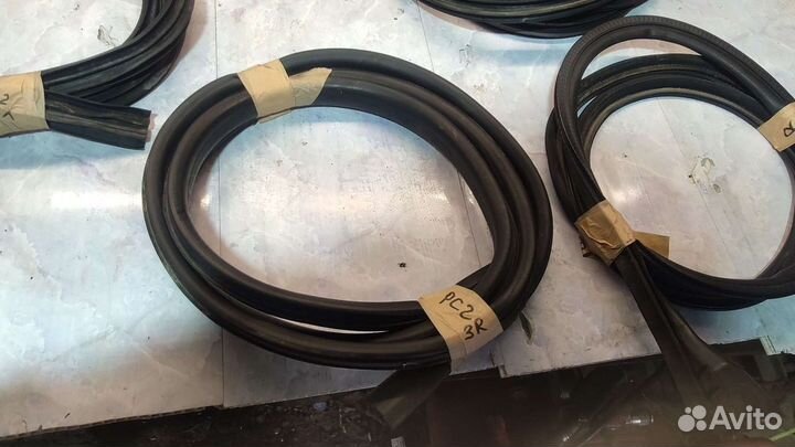 Уплотнитель двери Renault Symbol 2