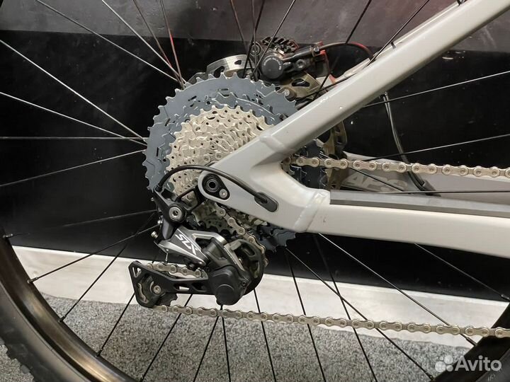 Carbon E-bike BMC speedfox AMP three