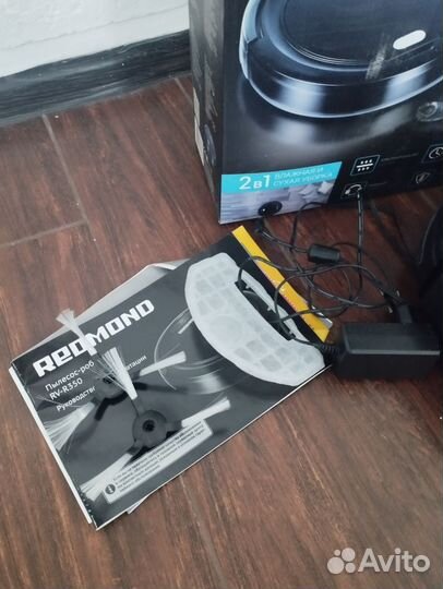 Робот пылесос Redmond rv-r350