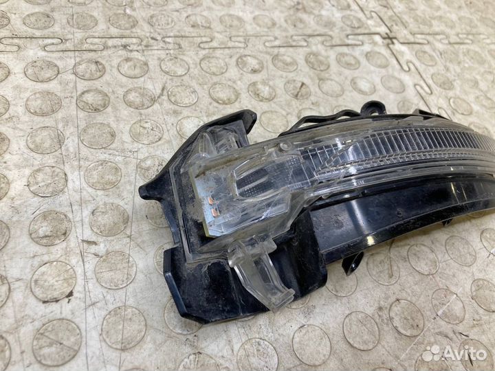 Повторитель зеркала левый Audi Q8 2018