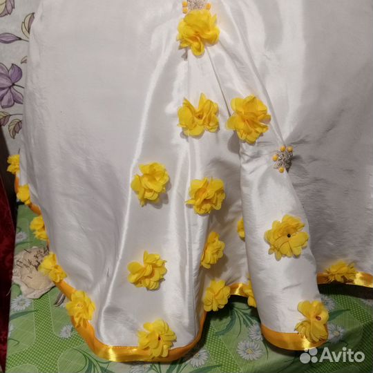 Нарядное платье для девочки 134 140 белое