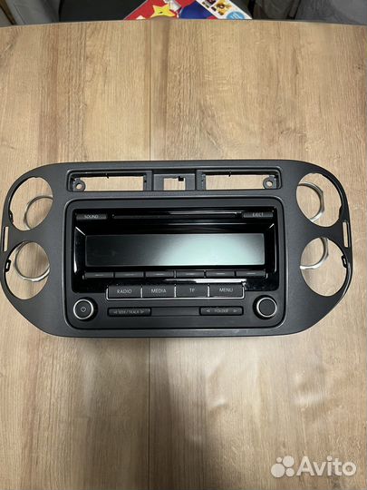 Штатная магнитола на volkswagen tiguan