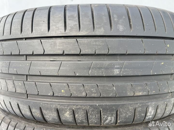 Pirelli P Zero PZ4 235/50 R19 99W