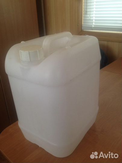 Канистры пластиковые 10 л бу