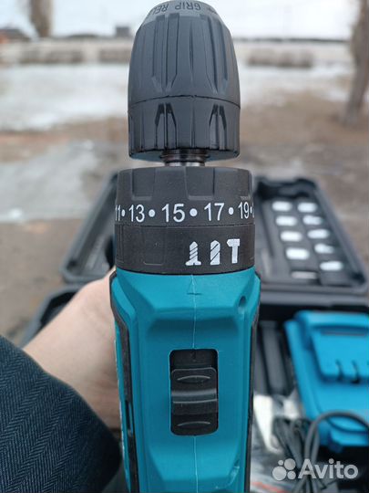 Шуруповерт новый Makita