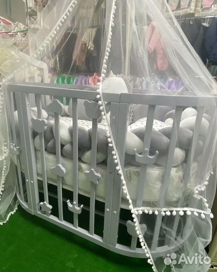 Кроватка для новорожденных с маятником