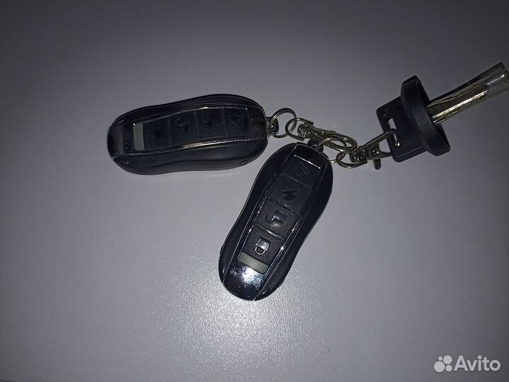 Ключ и два брелока от сигнализации