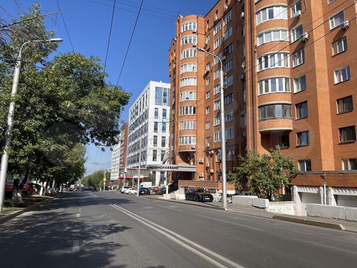 Помещение на цокольном этаже в центре 215 м