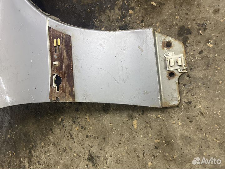 Переднее правое крыло опель омега б