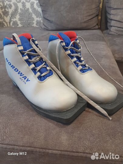 Лыжные ботинки