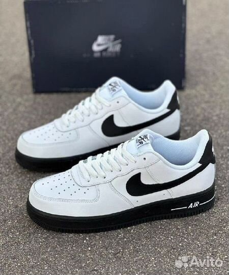 Nike air force 1 белые с чёрн разм. 44