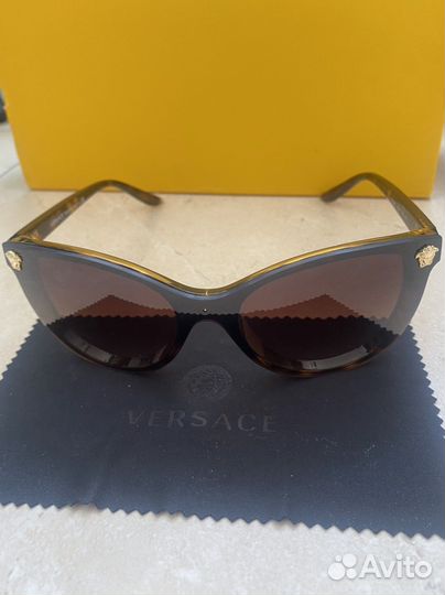 Солнцезащитные очки женские versace