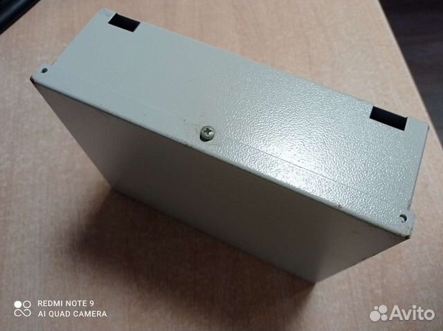 Не большой металлический ящик