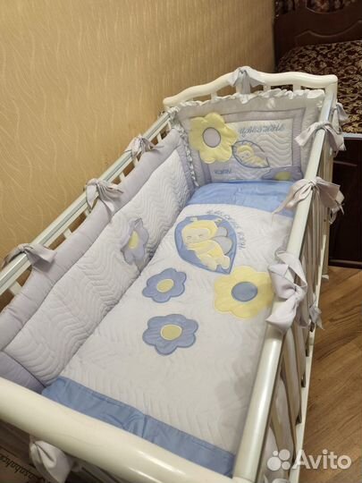 Детская кроватка, обеденное кресло, качели