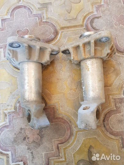 Кронштейн усилителя переднего бампера на Audi A4 B