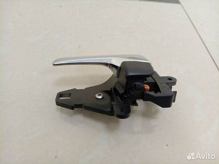 Ручка двери внутренняя левая Mitsubishi Lancer CY