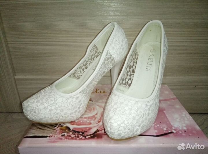 Туфли белые