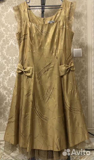 Платья и костюмы