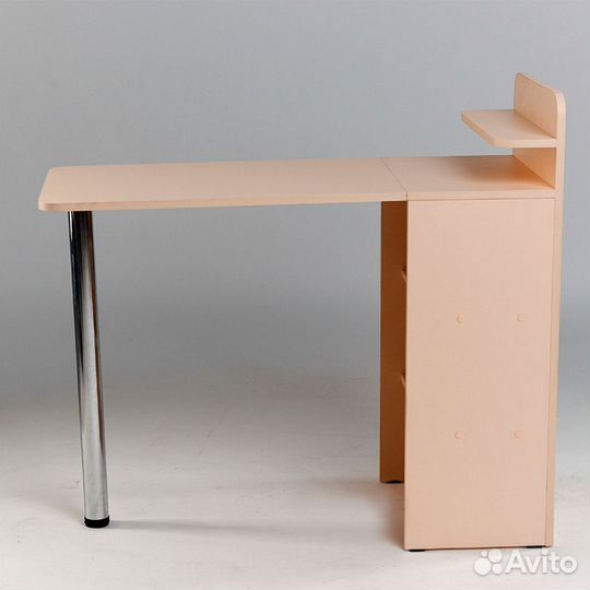 Маникюрный стол