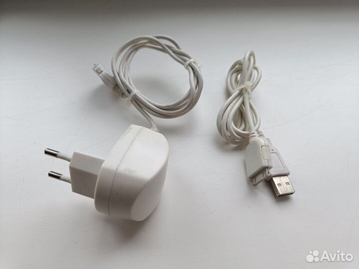 Оригинальные зарядное устройство и USB для iPod
