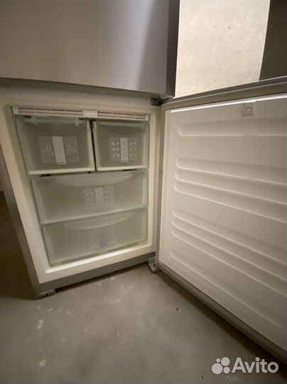 Холодильник liebherr