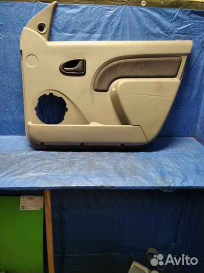 Обшивка двери передняя правая Renault Logan 1 1.6