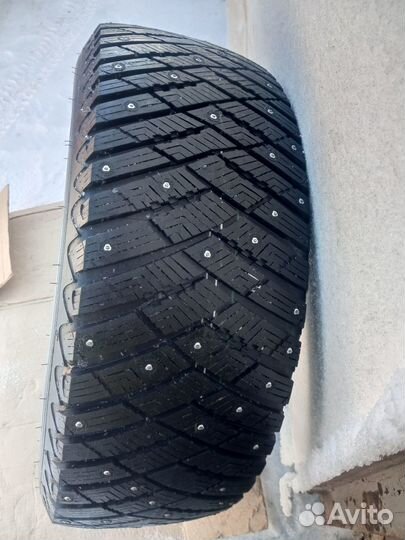 Goodyear UltraGrip Ice Arctic SUV 285/60 R18 116T