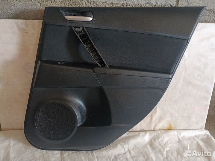 Mazda 3 BL Обшивка двери задней правой