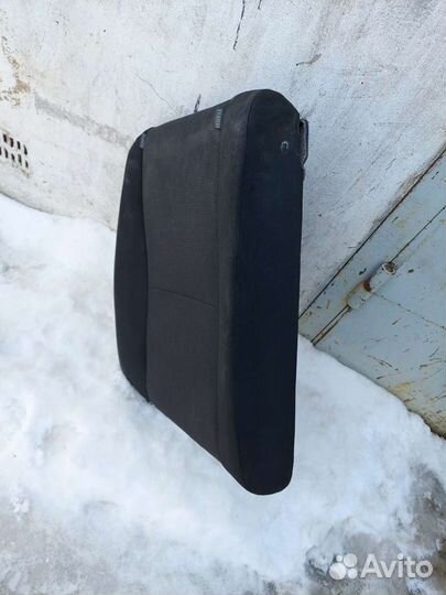 Сиденья задние комплект Тойота Авенсис 2