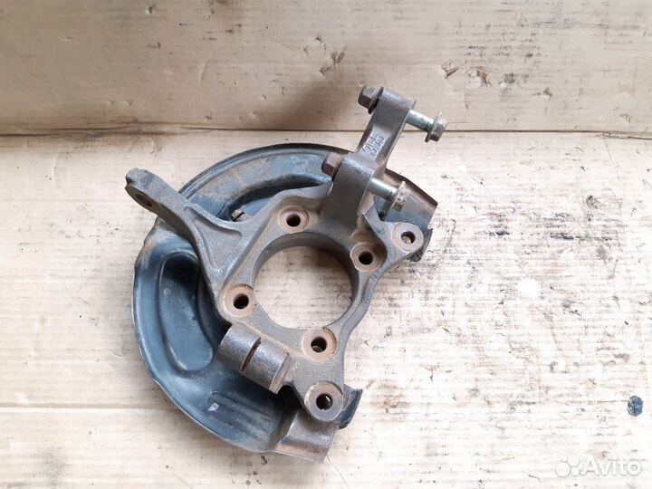 Поворотный кулак левый Митцубиси Грандис 04-10