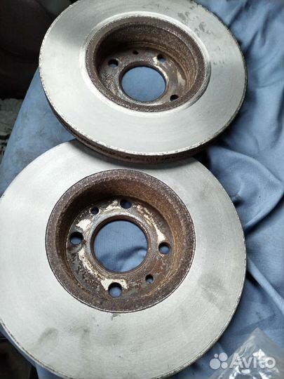 Продам передние тормозные диски Nissan ноутт