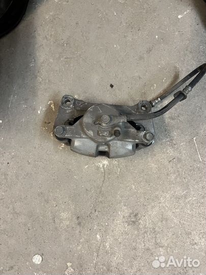 Тормозные суппорта передние камри V70 оригинал
