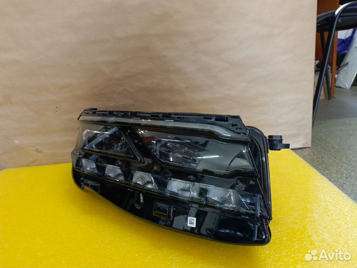 Фара LED правая Volkswagen Touareg 3