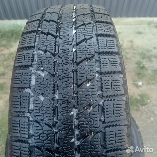 Toyo Observe GSi-5 225/65 R17 149S