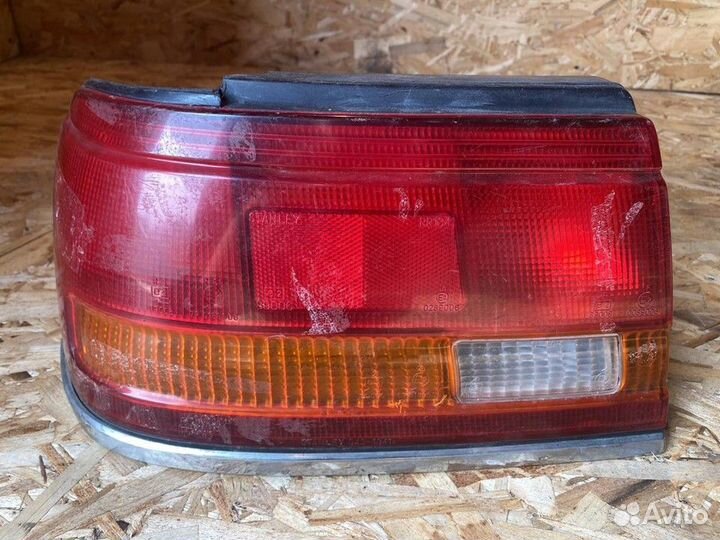 Фонарь задний наружный левый Mazda 626