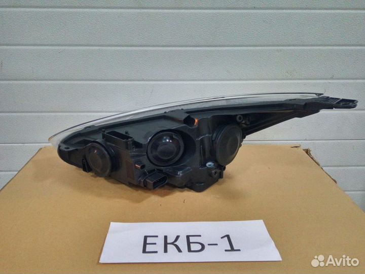 Фара правая Ford Focus 3 2011