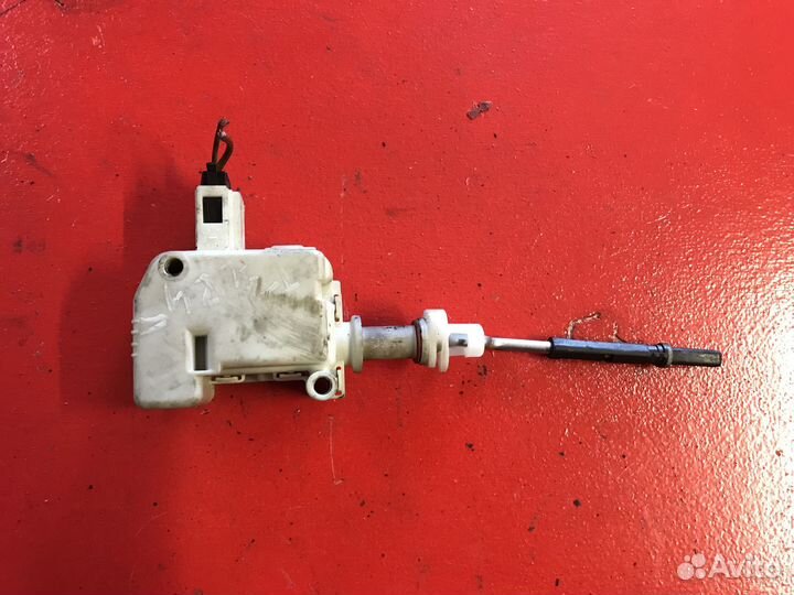 Активатор лючка бензобака Volkswagen Touareg 7L