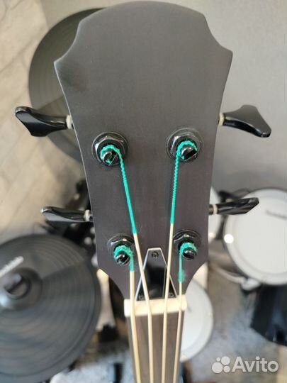 Акустическая безладовая бас гитара