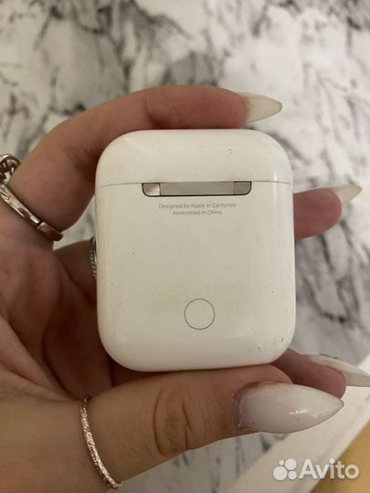 Кейс и наушник правый airpods 1