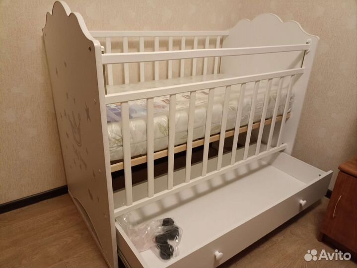 Детская кроватка