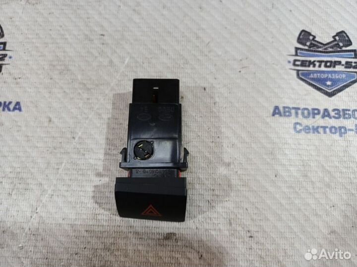 Кнопка аварийной сигнализации Kia Sportage 2