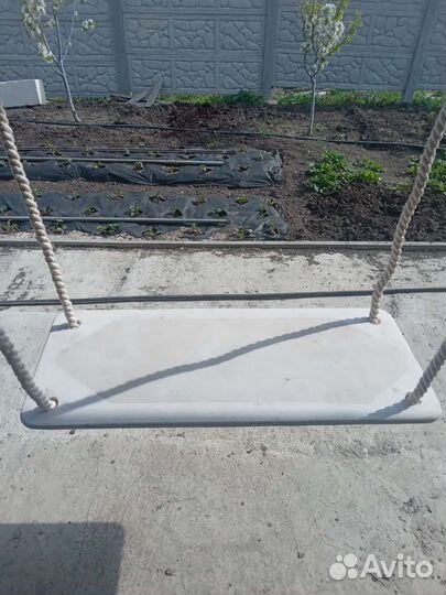 Садовые качели из дерева