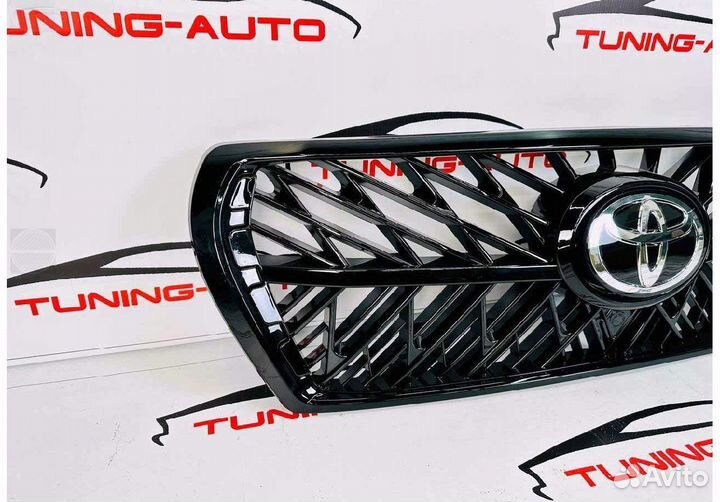 Решетка радиатора Toyota Land Cruiser 200 TRD