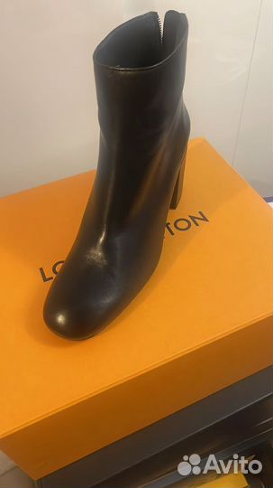 Ботильоны кожаные Stuart Weitzman 40,5р новые