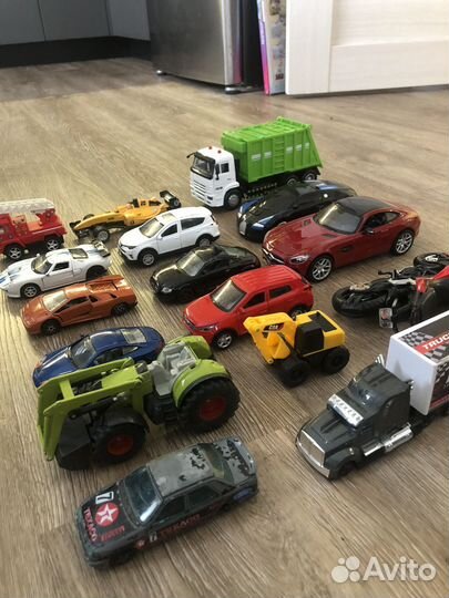 Набор из 16 машинок