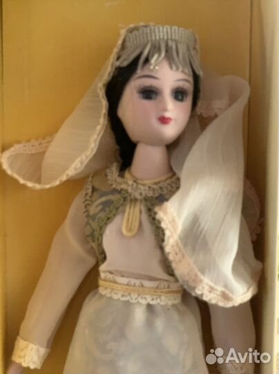 Кукла фарфоровая коллекционная
