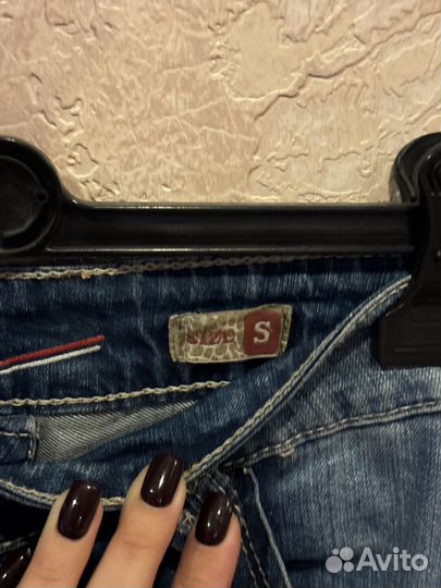 Джинсы женские