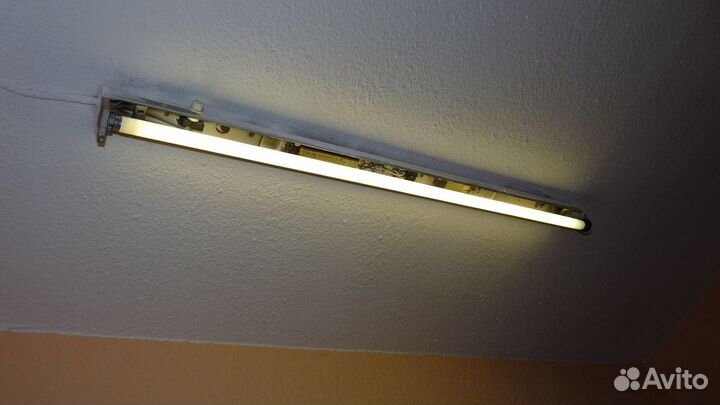 Продам Светильники под 2 люминесцентные лампы в Ха