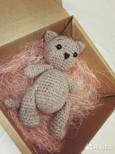 Вязаный котик ищет дом