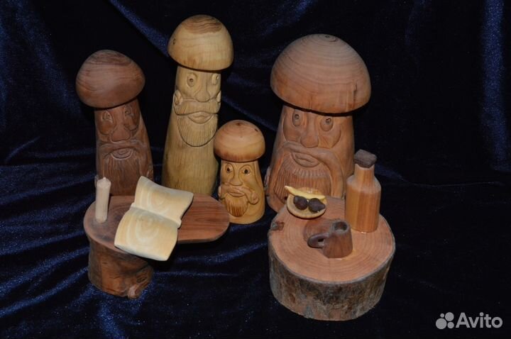 Декоративные статуэтки из дерева